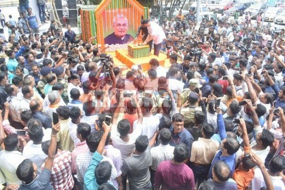 Vajpayee's ashes brought in Tripura amid mass gathering of BJP supporters